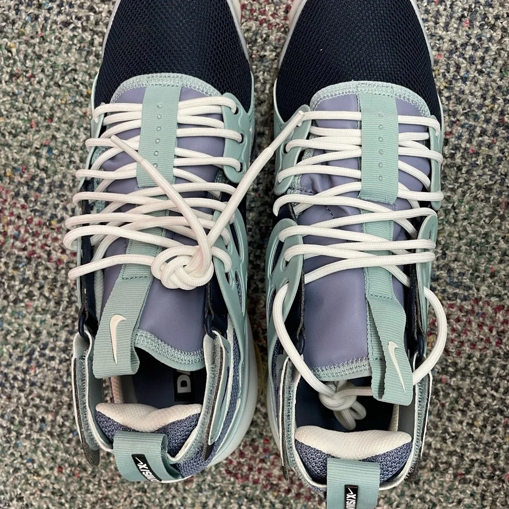 Nike - Picture 4 of 7